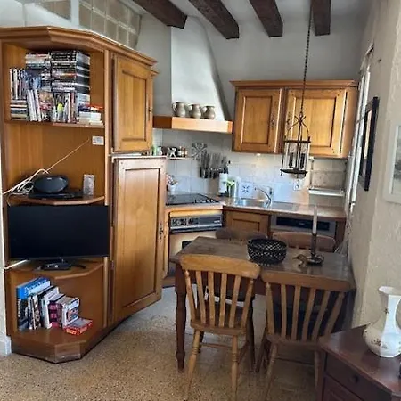 Provence-style Sea Across The Street Apartment *