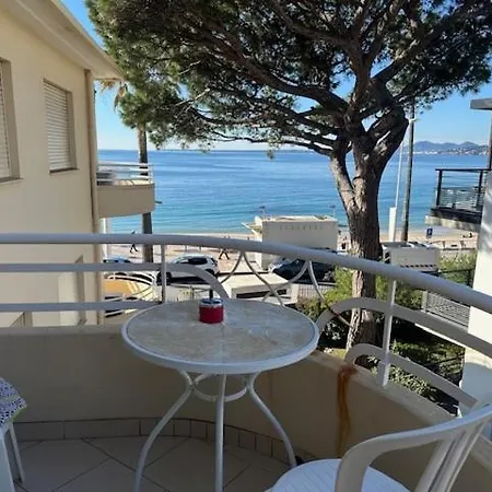 Apartment Provence-style Sea Across The Street Antibes