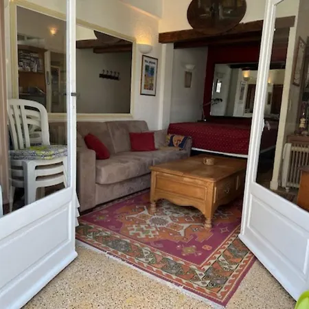Provence-style Sea Across The Street Apartment *
