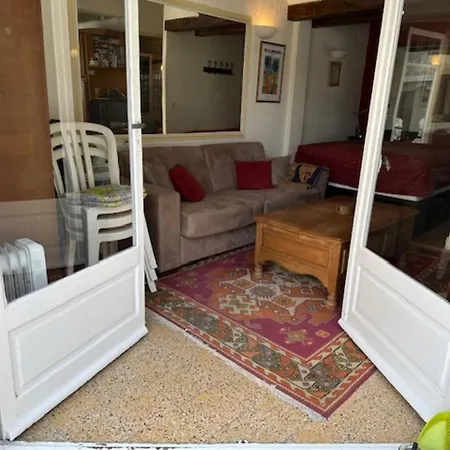 Apartment Provence-style Sea Across The Street Antibes